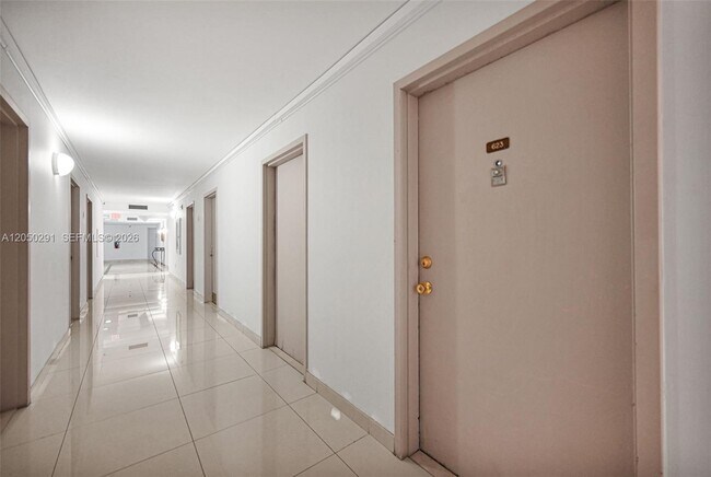 Building Photo - 345 Ocean Dr