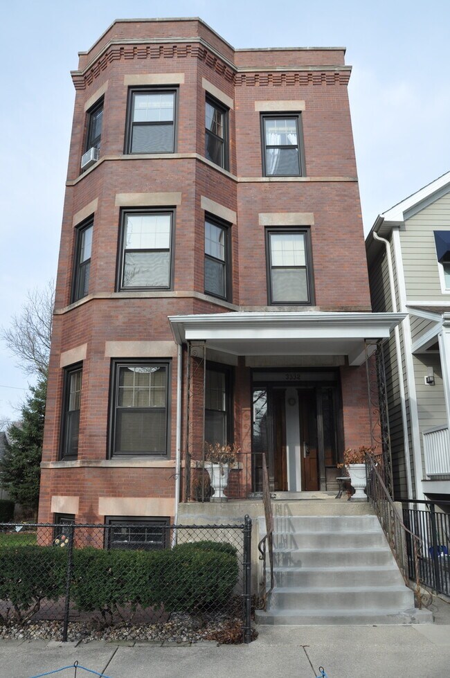 Building Photo - 3332 N Bell Ave