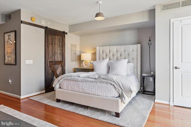 Building Photo - 1021 N Garfield St