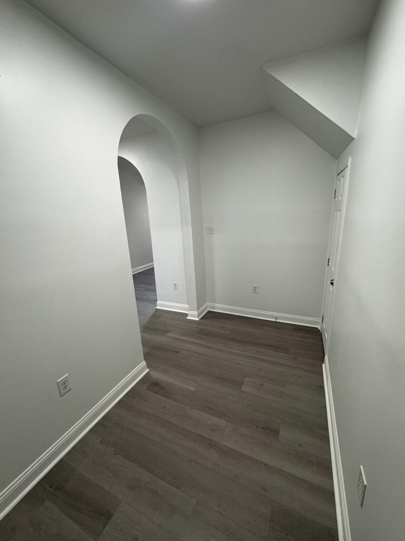 Foyer Nook Area - 2448 Lakeview Ave