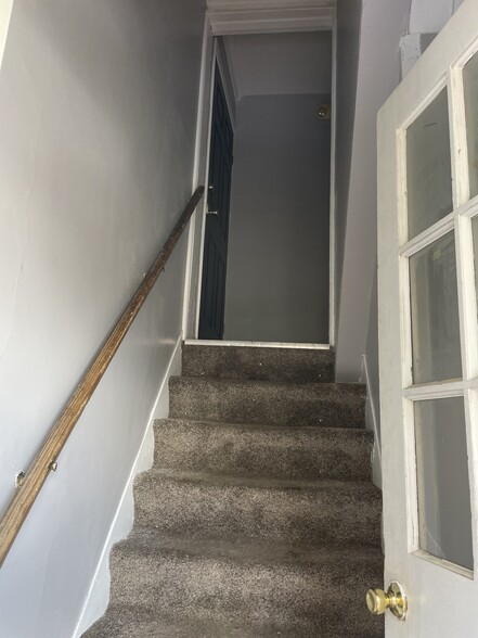 Building Photo - 906 West Ave