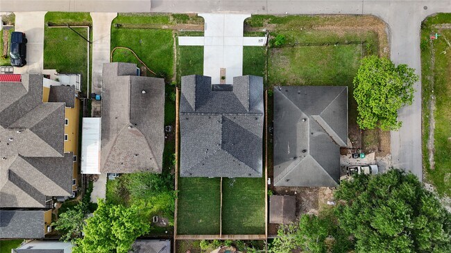 Building Photo - 4554 Newberry St