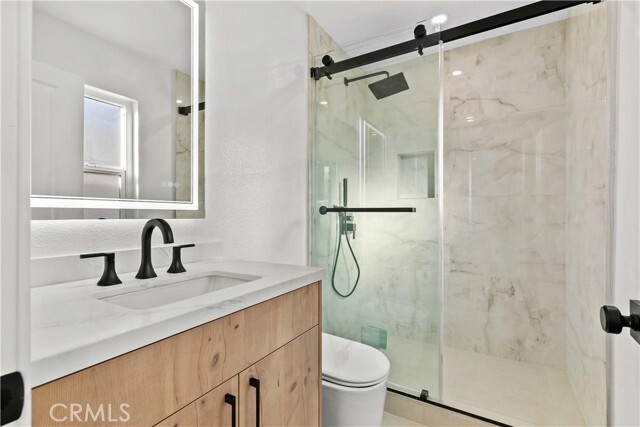 Building Photo - 552 Hahn Ave