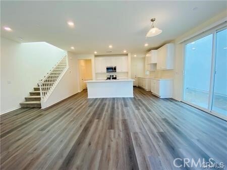 Building Photo - 5585 Valencia Dr