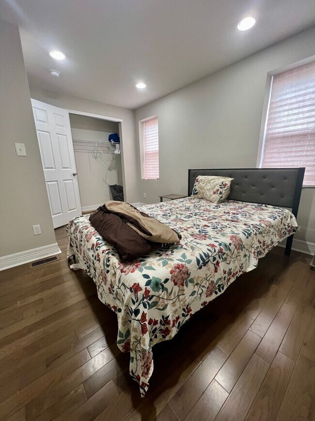 Building Photo - Stunning 3-Bedroom Townhome in Francisville! Available NOW!