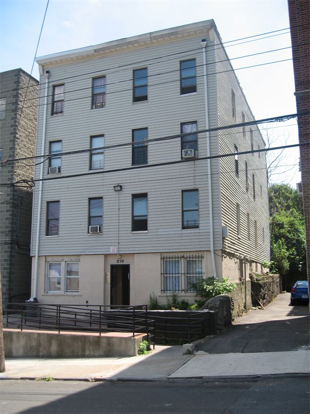Building Photo - 210 Washington St