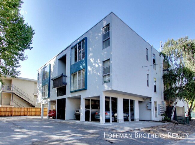 Building Photo - 802 E 20th St
