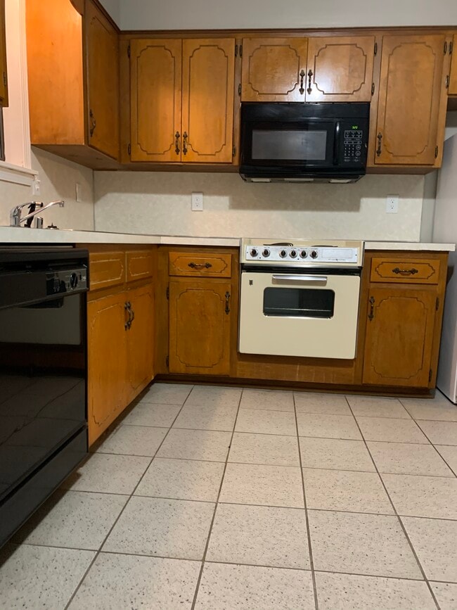 Building Photo - 1321 Bruce St