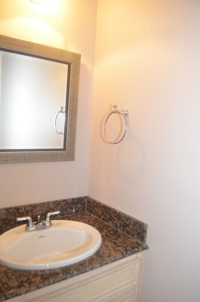 Building Photo - YOUR COASTAL PARADISE AWAITS!