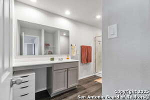Building Photo - 610 Pleasanton Way