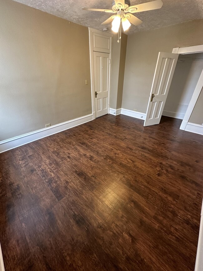 Building Photo - 708 4th Ave S