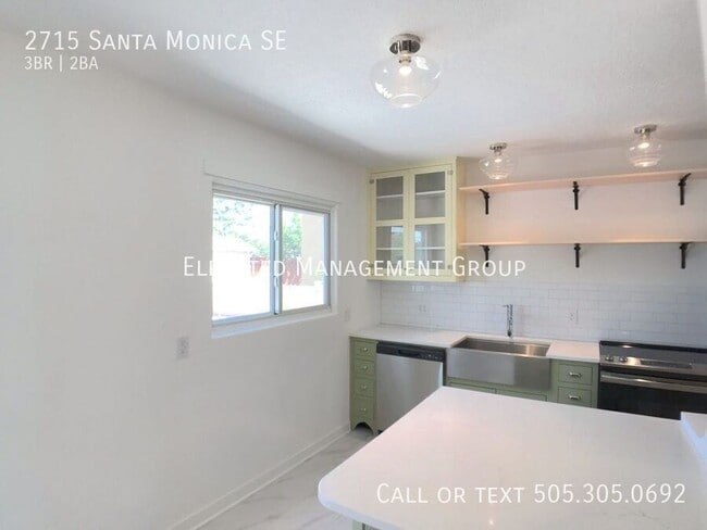 Building Photo - 2715 Santa Monica Ave SE
