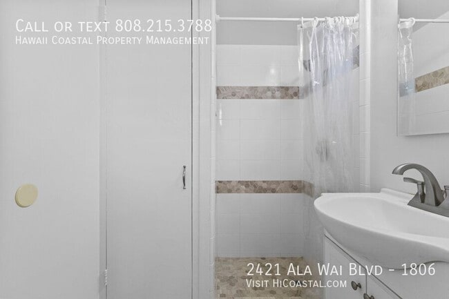 Building Photo - 2421 Ala Wai Blvd