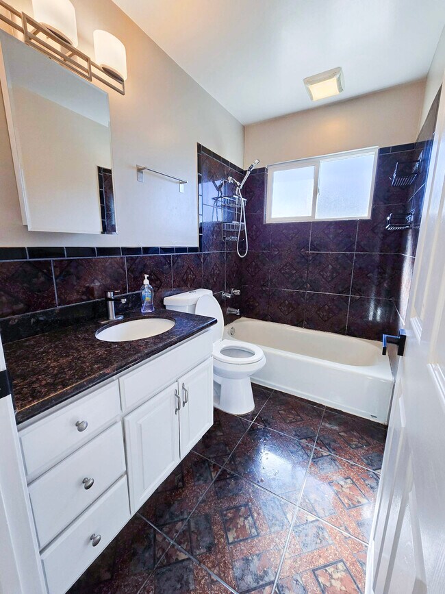 Building Photo - 2944 E 29th St