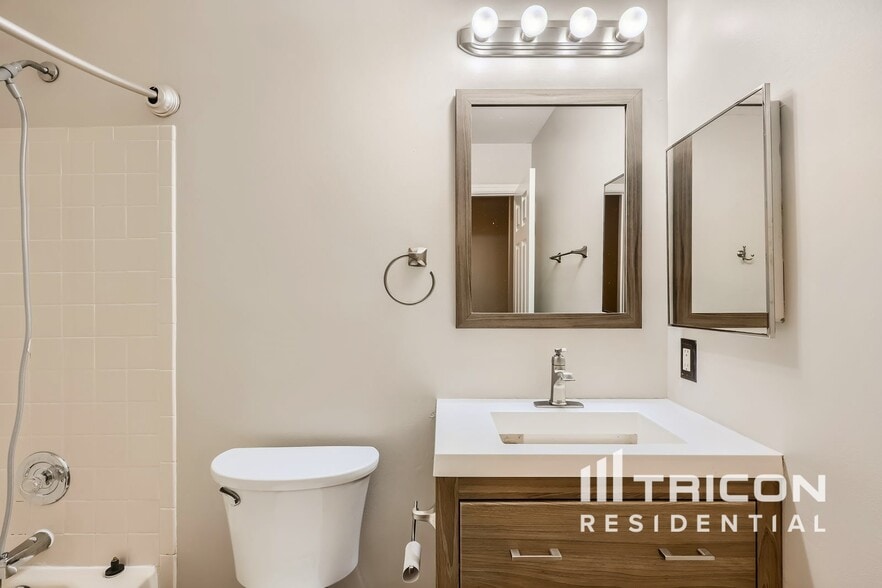 Building Photo - 3326 Midland Ct