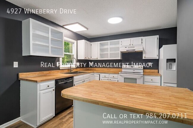 Building Photo - 4927 Wineberry Dr