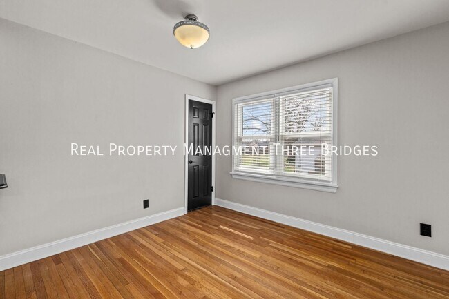 Building Photo - 110 Birchwood Dr