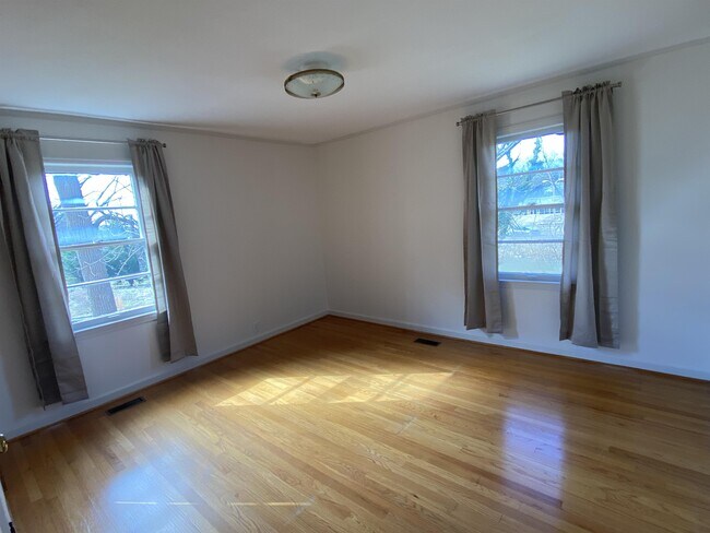 Building Photo - 411 Brown Ave NW