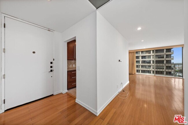Building Photo - 10751 Wilshire Blvd