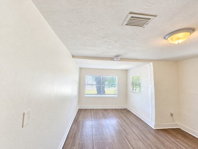 Building Photo - 2127 13th St W