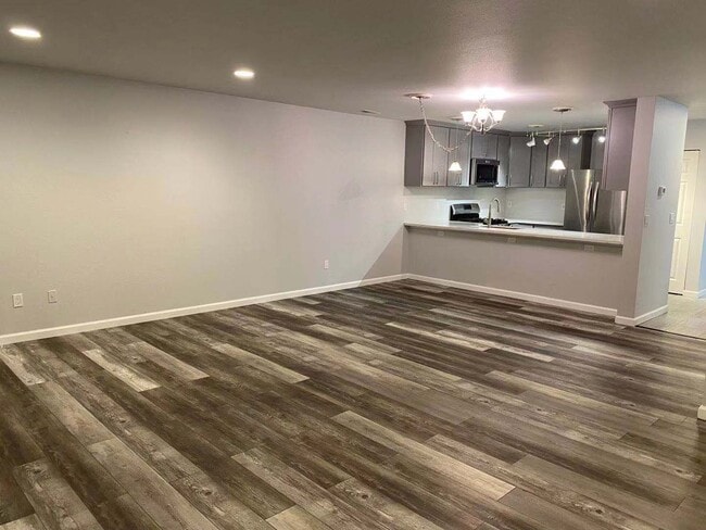 Building Photo - CLICK "REQUEST A TOUR" NOW!