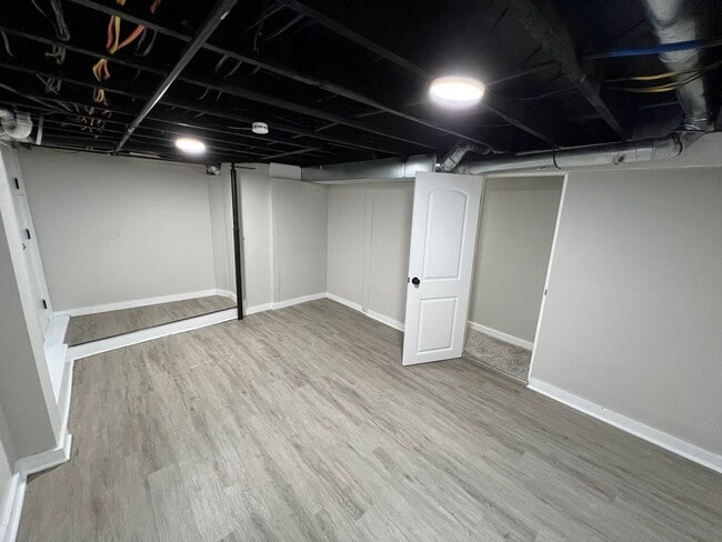 Building Photo - Lower-Level Duplex - 3 Bedrooms, 1 Bath