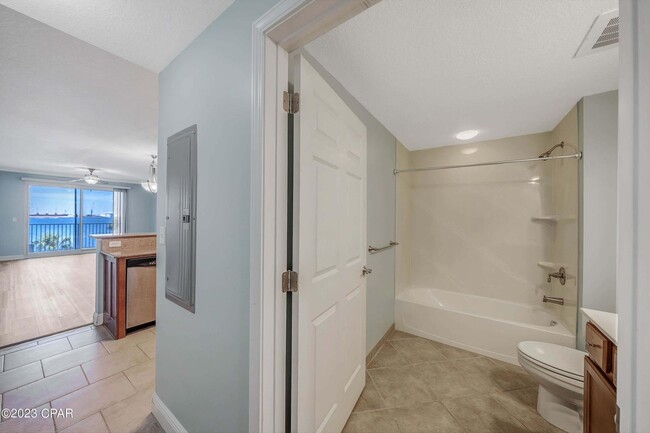 Building Photo - 2400 Grandiflora Blvd