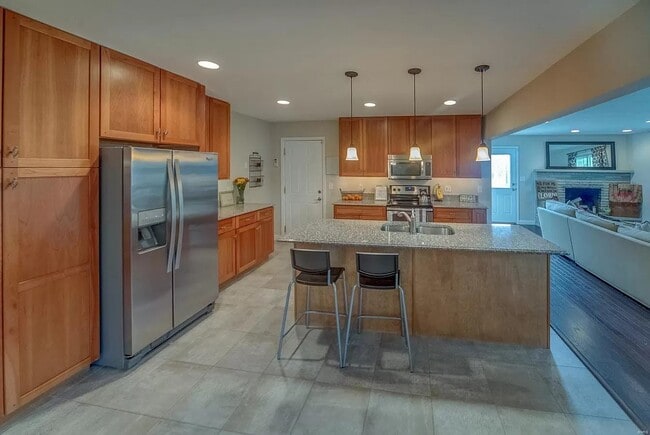 Building Photo - 2404 Wendy Way Dr