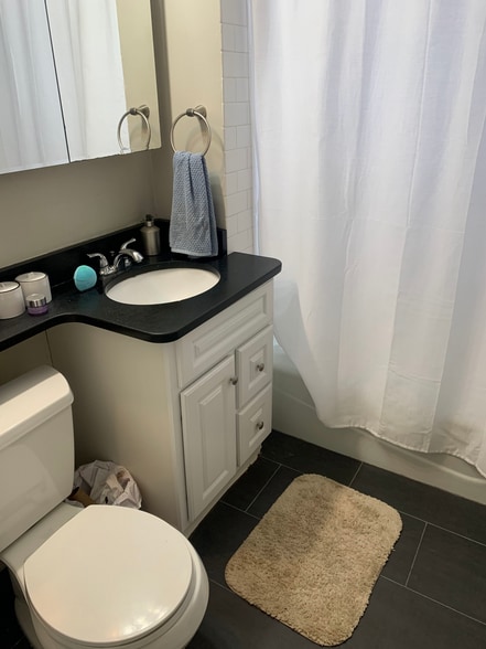 Building Photo - 842 Beacon St