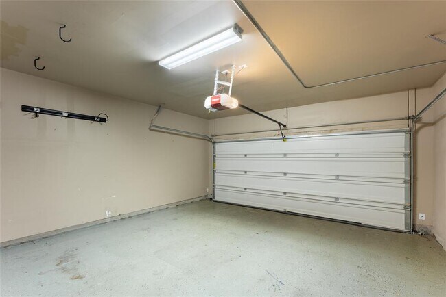 Building Photo - 13400 Briarwick Dr
