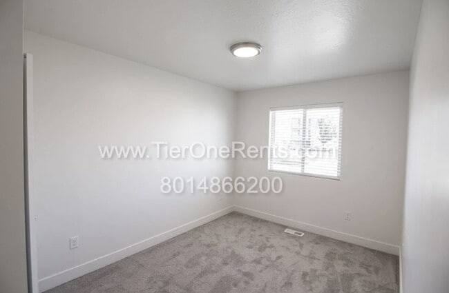 Building Photo - NO DEPOSIT option available for qualified ...