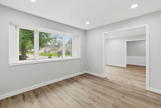Building Photo - 15215 Parkville Dr