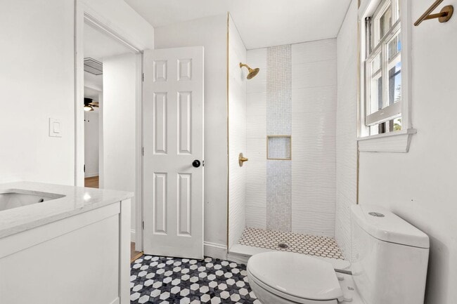 Building Photo - 2 Bed 1.5 Bath Jax Beach - Walk to the Beach- Newly remodeled