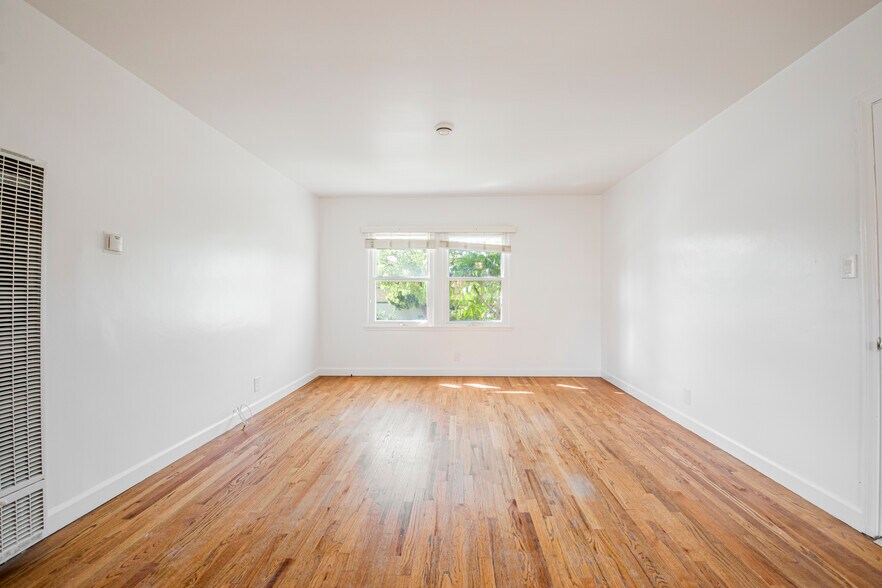 Building Photo - 8754.5 Belford Ave