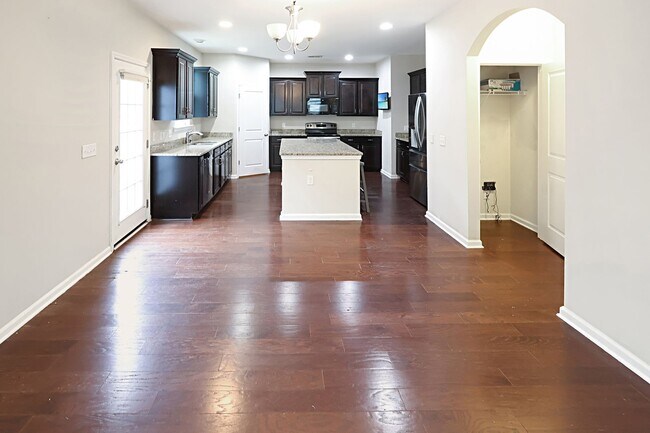 Building Photo - Stunning & Spacious 4 Bedroom Home in Highland Falls Community