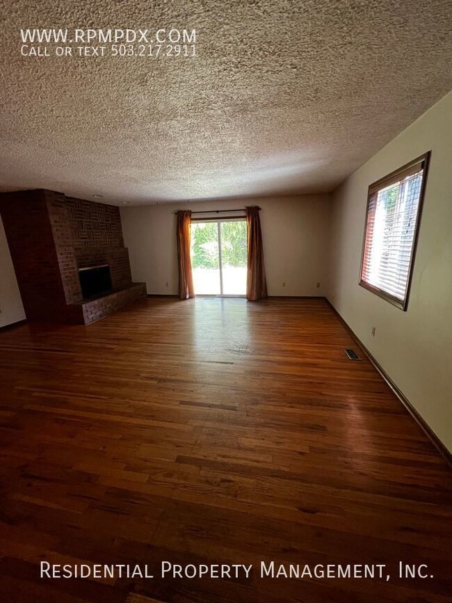 Building Photo - Upper-Level Mid Century Duplex Ranch - Ele...