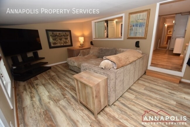 Building Photo - 16 Elm Rd