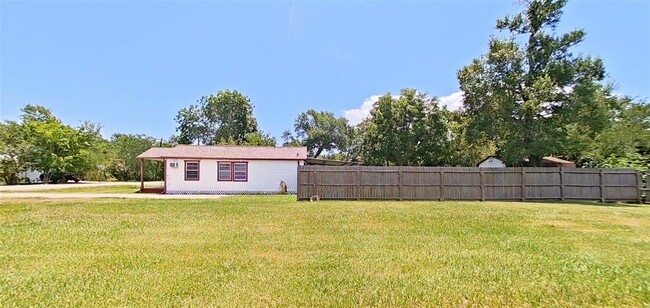 Building Photo - 706 S Blackwell St