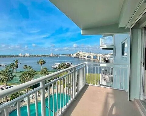 Building Photo - 100 Silver Beach Ave