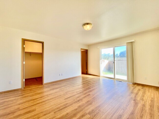 Building Photo - 809/811 Jamie Drive