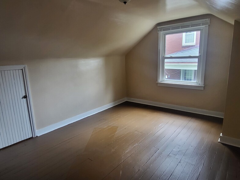 Building Photo - 1104 Monongahela Blvd