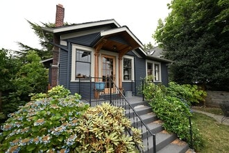 Building Photo - 3bd/2ba Seattle Home
