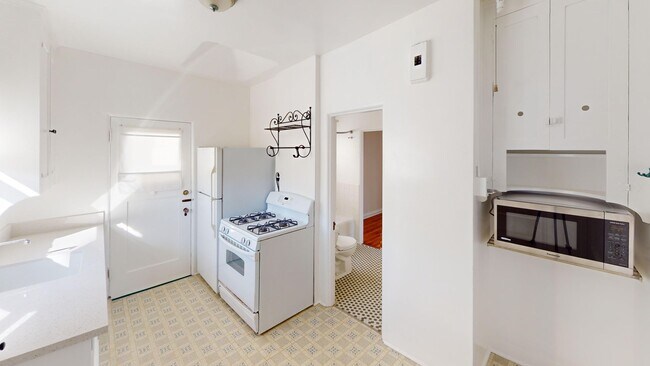 Building Photo - Unfurnished One Bedroom for Rent in Corona...