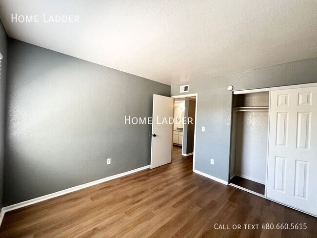 Building Photo - 4961 S Park Ave