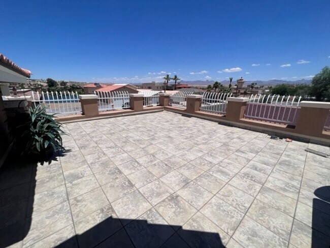 Building Photo - 3BR 2Ba Boat Deep Hightop Garage & Colorado River Views