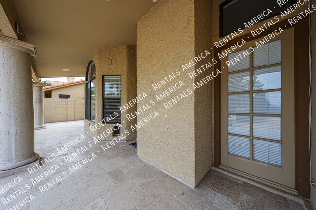 Building Photo - 532 E Stonebridge Dr