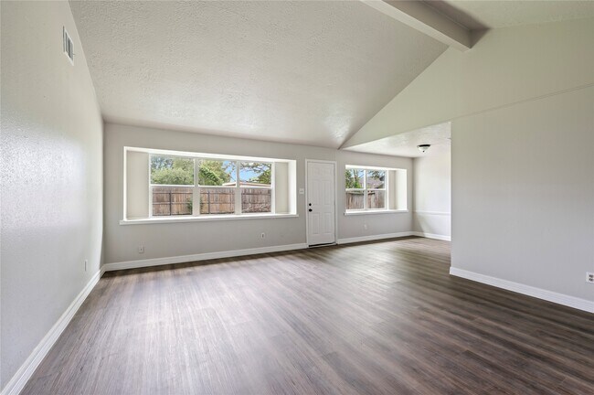 Building Photo - 15050 Blueridge Rd