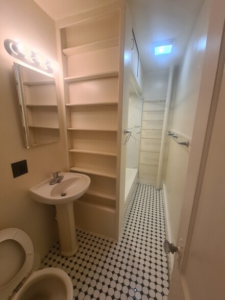 Building Photo - 46 Kelly Pky