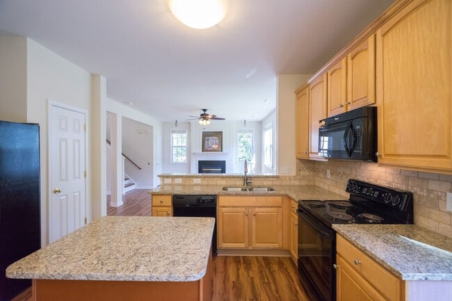 Building Photo - Pet-Friendly! Ballantyne/Blakeney, 4 bedroom-2.5 bath home on beautiful cul-de-sac lot