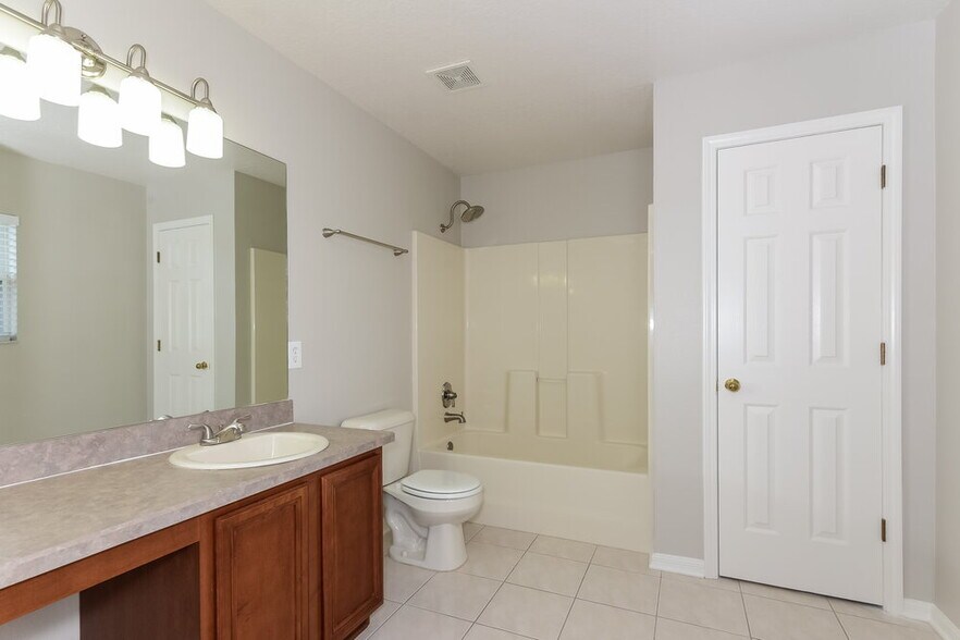Building Photo - 11015 Golden Silence Dr